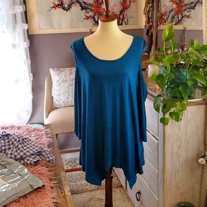 🎊🎊signature off shoulder top🎊🎊